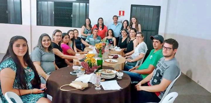 HOMENAGEM - Confraternização com setor de Educação em Jardim Alegre